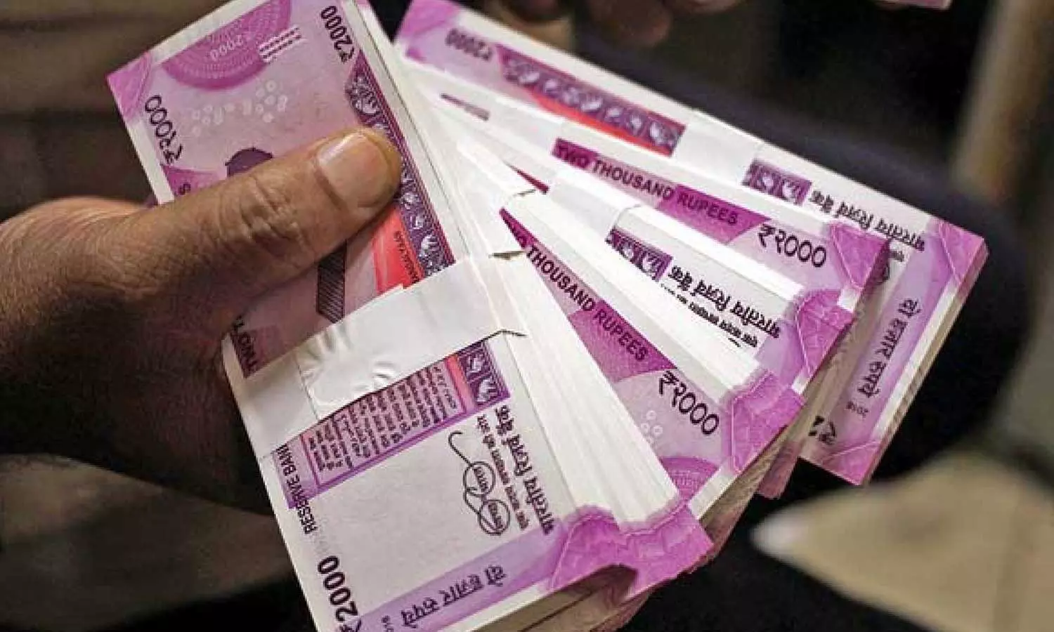 വീട്ടിൽ നിന്ന് 4 ലക്ഷം രൂപ മോഷ്ടിച്ച് സ്മാർട്ട് വാച്ചുകളും മൊബൈൽ ഫോണുകളും വാങ്ങി; എട്ടുവയസുകാരനും ഒമ്പതുവയസുകാരനും പിടിയിൽ