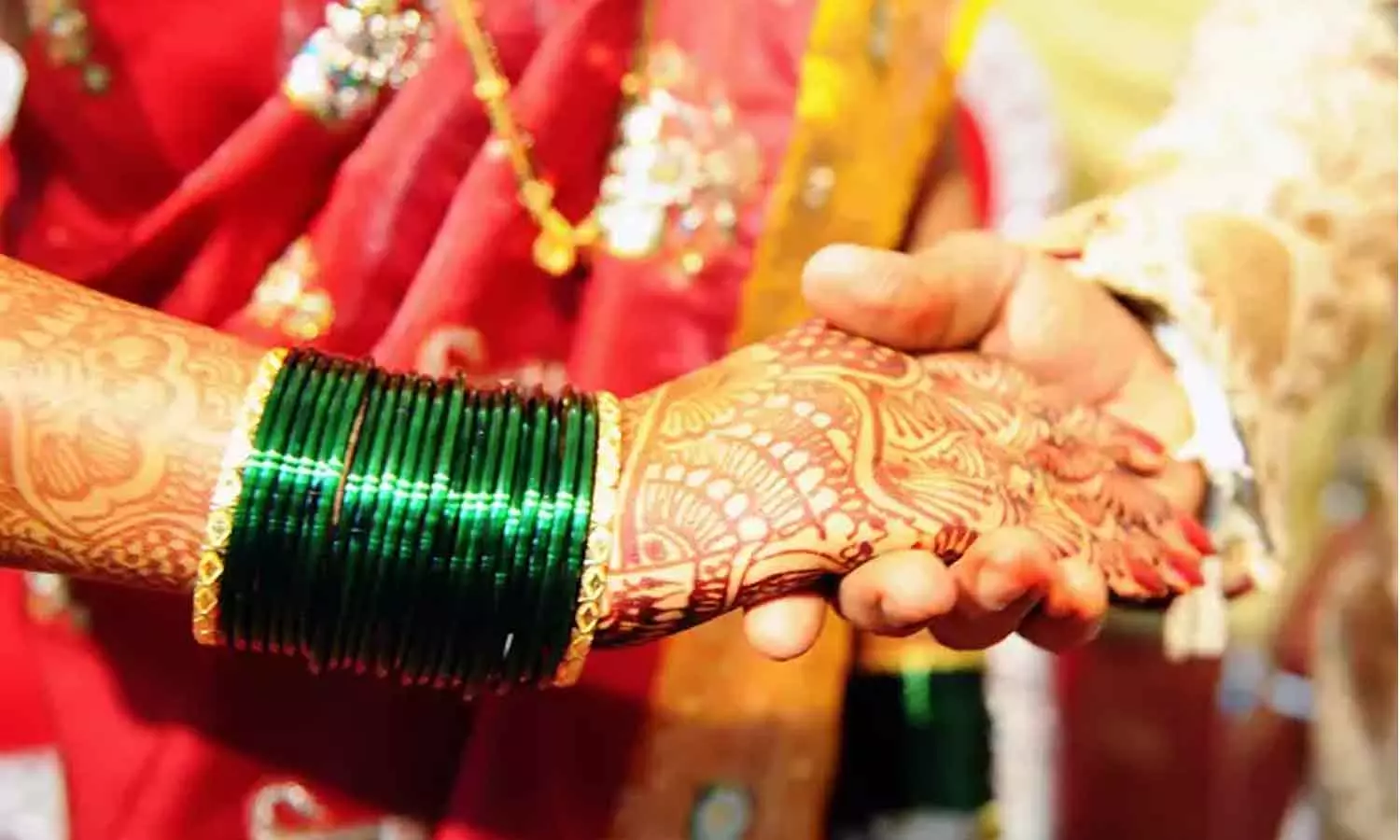 വിവാഹച്ചടങ്ങിനിടെ വരന്റെ വിഗ്ഗ് ഊരിപ്പോയി; വിവാഹം വേണ്ടെന്ന് വധു