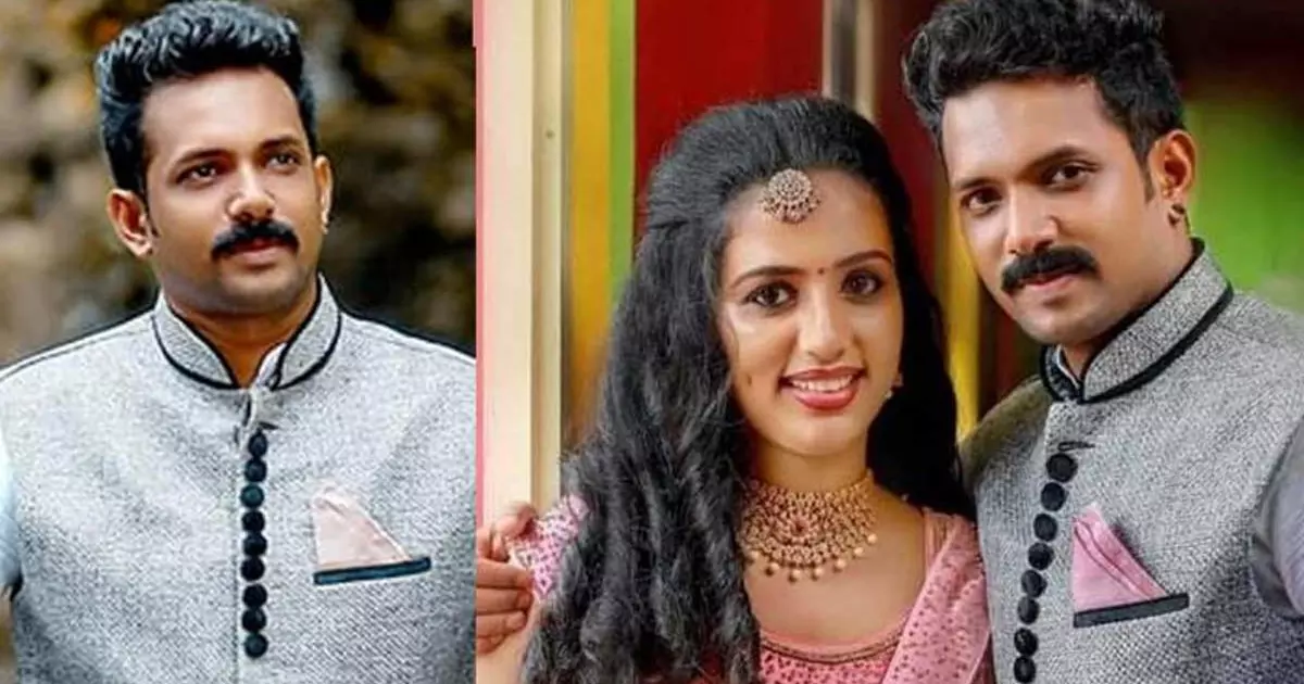 അച്ഛന് സുഖമില്ല, ശിക്ഷയില് ഇളവ് വേണമെന്ന് കിരണ് കുമാര് കോടതിയില്; വിസ്മയയുടെ ആത്മഹത്യ കൊലപാതകത്തിന് തുല്യമെന്ന് പ്രോസിക്യൂട്ടര് അച്ഛന് സുഖമില്ല, ശിക്ഷയില് ഇളവ് വേണമെന്ന് കിരണ് കുമാര് കോടതിയില്; വിസ്മയയുടെ ആത്മഹത്യ കൊലപാതകത്തിന് തുല്യമെന്ന് പ്രോസിക്യൂട്ടര്