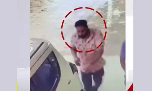 കൊടുത്തയച്ചത് ഒരു കിലോ സ്വർണം, വിമാനത്തിൽ കയറും മുമ്പ് മറ്റാർക്കോ കൈമാറിയെന്ന് സംശയം; പ്രവാസിയുടെ കൊലപാതകത്തിൽ പൊലീസ്