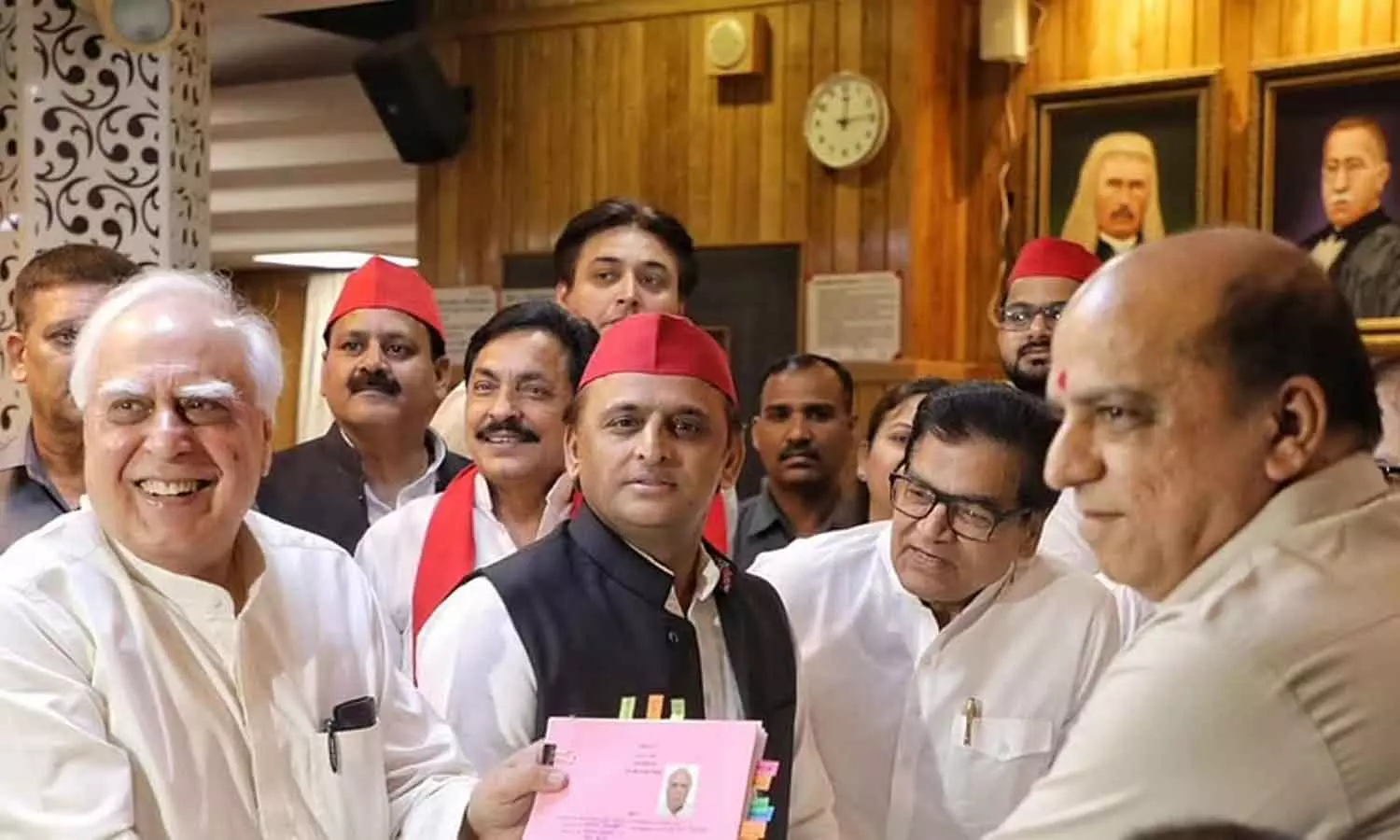 കലഹം, കലാപം, ഒടുവിൽ പുറത്തേക്ക്; കപിൽ സിബൽ കൈവിട്ട വഴി കലഹം, കലാപം, ഒടുവിൽ പുറത്തേക്ക്; കപിൽ സിബൽ കൈവിട്ട വഴി