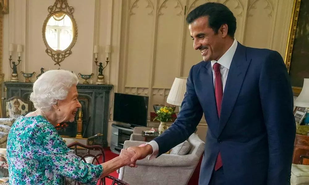 ഖത്തര് അമീര് എലിസബത്ത് രാജ്ഞിയുമായി കൂടിക്കാഴ്ച നടത്തി ഖത്തര് അമീര് എലിസബത്ത് രാജ്ഞിയുമായി കൂടിക്കാഴ്ച നടത്തി