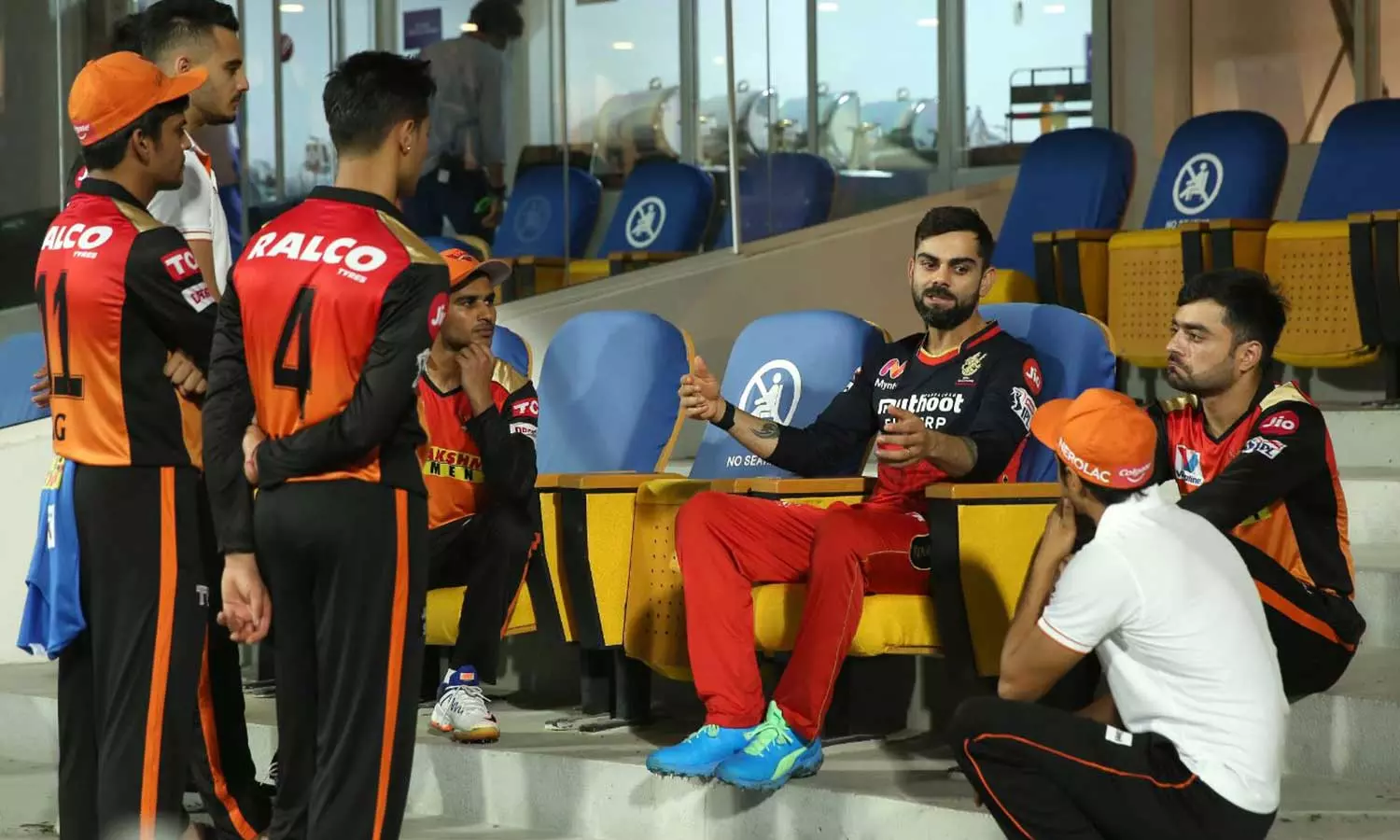 കോഹ്ലി ഫെയ്ക്കല്ല; യുവതാരങ്ങളെല്ലാം അയാളെ ഇഷ്ടപ്പെടാൻ കാരണമുണ്ട്- മൈക്ക് ഹെസ്സൻ കോഹ്ലി ഫെയ്ക്കല്ല; യുവതാരങ്ങളെല്ലാം അയാളെ ഇഷ്ടപ്പെടാൻ കാരണമുണ്ട്- മൈക്ക് ഹെസ്സൻ