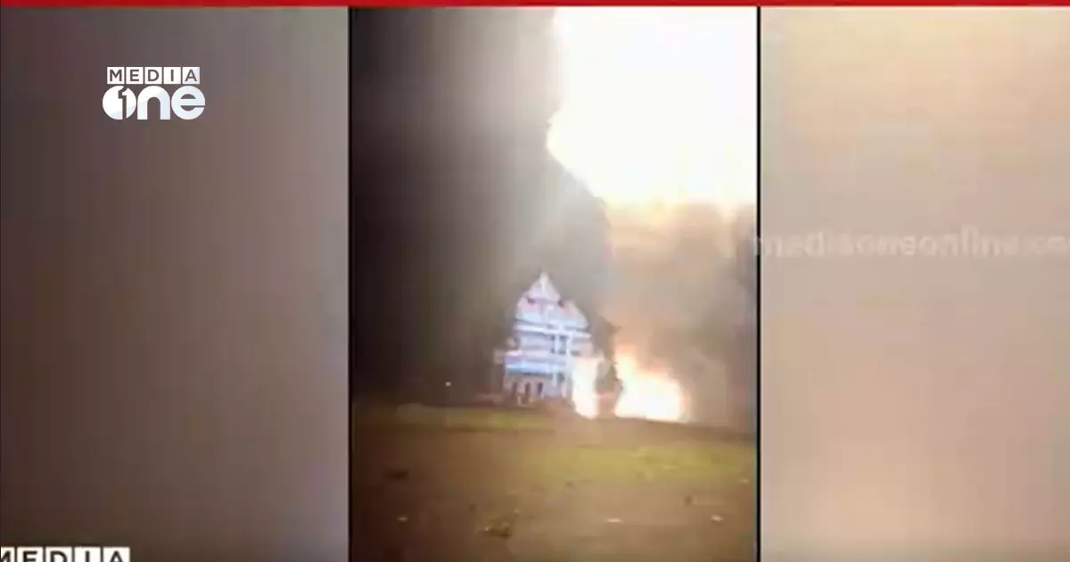 പാലക്കാട്ട് വെടിക്കെട്ടിനിടെ അപകടം; ആറു പേർക്ക് പരിക്ക് പാലക്കാട്ട് വെടിക്കെട്ടിനിടെ അപകടം; ആറു പേർക്ക് പരിക്ക്