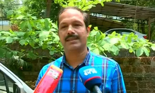 ചോദ്യപേപ്പർ ആവർത്തനം: കണ്ണൂർ സർവകലാശാല പരീക്ഷ കൺട്രോളർ സ്ഥാനമൊഴിഞ്ഞു