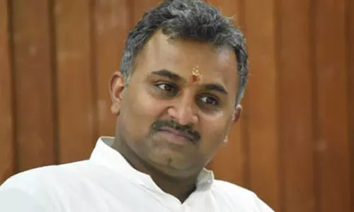 കലാപാഹ്വാനം: പ്രതീഷ് വിശ്വനാഥിനെതിരെ ഡിജിപിക്ക് പരാതി