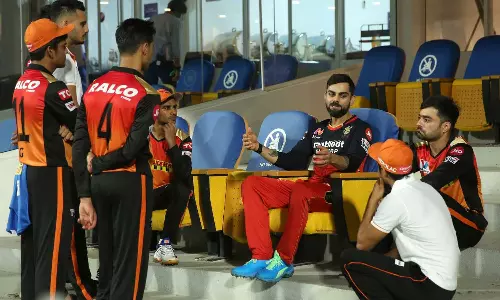 കോഹ്ലി ഫെയ്ക്കല്ല; യുവതാരങ്ങളെല്ലാം അയാളെ ഇഷ്ടപ്പെടാൻ കാരണമുണ്ട്- മൈക്ക് ഹെസ്സൻ കോഹ്ലി ഫെയ്ക്കല്ല; യുവതാരങ്ങളെല്ലാം അയാളെ ഇഷ്ടപ്പെടാൻ കാരണമുണ്ട്- മൈക്ക് ഹെസ്സൻ