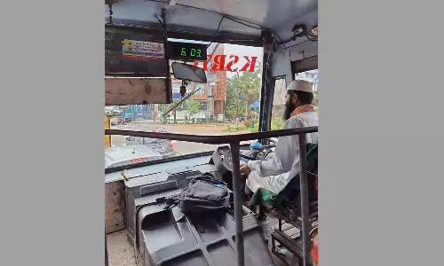 യൂണിഫോമില്ലാത്ത കെഎസ്ആർടിസി ഡ്രൈവറുടെ വൈറൽ ചിത്രം: വാസ്തവമെന്ത്?