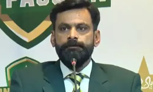 ലാഹോറിലെ പമ്പിൽ പെട്രോളില്ല, എടിഎമ്മിൽ പണവും; വിമർശനവുമായി മുൻ പാക് ക്രിക്കറ്റർ, വിവാദം