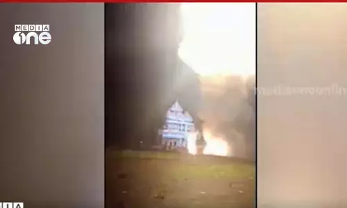 പാലക്കാട്ട് വെടിക്കെട്ടിനിടെ അപകടം; ആറു പേർക്ക് പരിക്ക്