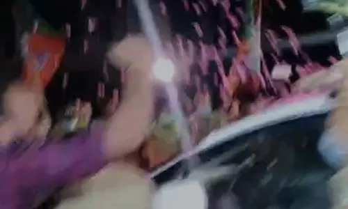 പുഷ്പവൃഷ്ടിയോടെ സ്വീകരിച്ച് ബിജെപി; പി.സി ജോർജിനെ എ.ആർ ക്യാമ്പിലെത്തിച്ചു