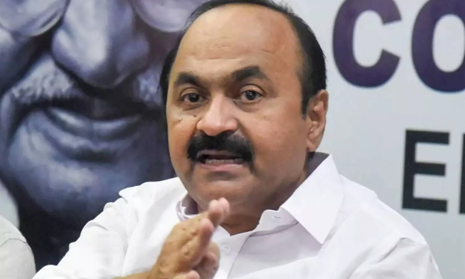 വർഗീയവാദികളുടെ തിണ്ണ നിരങ്ങാൻ യുഡിഎഫ് പോകില്ല: വി.ഡി സതീശൻ വർഗീയവാദികളുടെ തിണ്ണ നിരങ്ങാൻ യുഡിഎഫ് പോകില്ല: വി.ഡി സതീശൻ