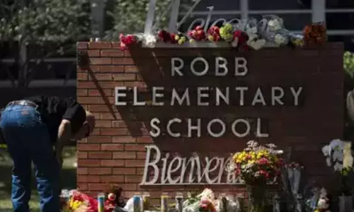 കുട്ടികൾക്ക് കളിപ്പാട്ടമായി തോക്ക് വാങ്ങി കൊടുക്കുമ്പോൾ; ടെക്‌സാസിലെ വെടിവെപ്പിന്റെ സമൂഹമനശ്ശാസ്ത്രം