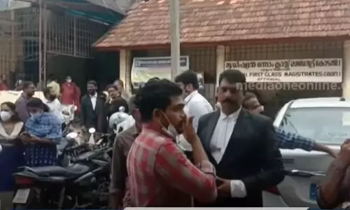 തിരുവനന്തപുരത്ത് അഭിഭാഷകനെ മർദിച്ച പരാതി; പൊലീസ് ഉദ്യോഗസ്ഥനെ റൂറൽ എസ്പി ഓഫീസിലേക്ക് മാറ്റി