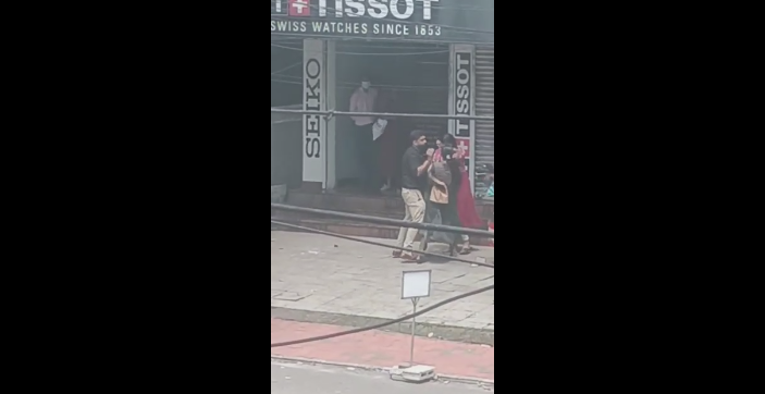 തിരുവനന്തപുരത്ത് നടുറോഡില്‍ യുവതിക്ക് ക്രൂര മര്‍ദനം; ബ്യൂട്ടി പാര്‍ലര്‍ ഉടമക്കെതിരെ കേസെടുത്തു