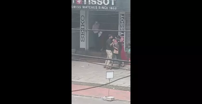 കുട്ടിയുടെ മുന്നില് വെച്ചാണ് ചെരിപ്പൂരി അടിച്ചത്; ഒരു പ്രകോപനവുമില്ലാതെയാണ് തന്നെ മർദിച്ചതെന്ന് ശാസ്തമംഗലത്ത് മര്ദനത്തിന് ഇരയാകേണ്ടി വന്ന ശോഭന കുട്ടിയുടെ മുന്നില് വെച്ചാണ് ചെരിപ്പൂരി അടിച്ചത്; ഒരു പ്രകോപനവുമില്ലാതെയാണ് തന്നെ മർദിച്ചതെന്ന് ശാസ്തമംഗലത്ത് മര്ദനത്തിന് ഇരയാകേണ്ടി വന്ന ശോഭന