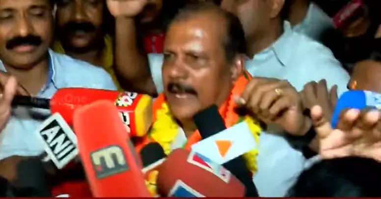 പിണറായി വിജയന്റെ കളിയുടെ ഭാഗമാണ് എന്റെ അറസ്റ്റ്; പി.സി ജോര്ജ് ജയിലില് നിന്ന് പുറത്തിറങ്ങി പിണറായി വിജയന്റെ കളിയുടെ ഭാഗമാണ് എന്റെ അറസ്റ്റ്; പി.സി ജോര്ജ് ജയിലില് നിന്ന് പുറത്തിറങ്ങി