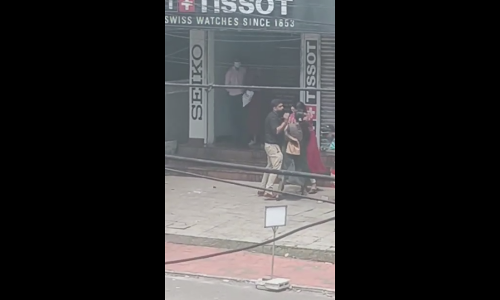 തിരുവനന്തപുരത്ത് നടുറോഡില്‍ യുവതിക്ക് ക്രൂര മര്‍ദനം; ബ്യൂട്ടി പാര്‍ലര്‍ ഉടമക്കെതിരെ കേസെടുത്തു