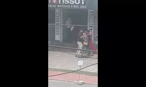 കുട്ടിയുടെ മുന്നില്‍ വെച്ചാണ് ചെരിപ്പൂരി അടിച്ചത്; ഒരു പ്രകോപനവുമില്ലാതെയാണ് തന്നെ മർദിച്ചതെന്ന്  ശാസ്തമംഗലത്ത് മര്‍ദനത്തിന് ഇരയാകേണ്ടി വന്ന ശോഭന