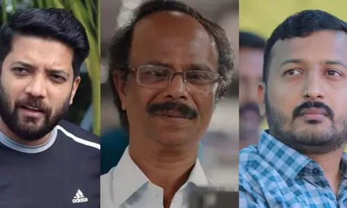 മികച്ച അഭിനയത്തിന് സർക്കാറിന് അഭിവാദ്യങ്ങൾ; ഇന്ദ്രൻസിന്റെ ഫോട്ടോ പങ്കുവെച്ച് രാഹുൽ മാങ്കൂട്ടത്തിലും ഷാഫി പറമ്പിലും