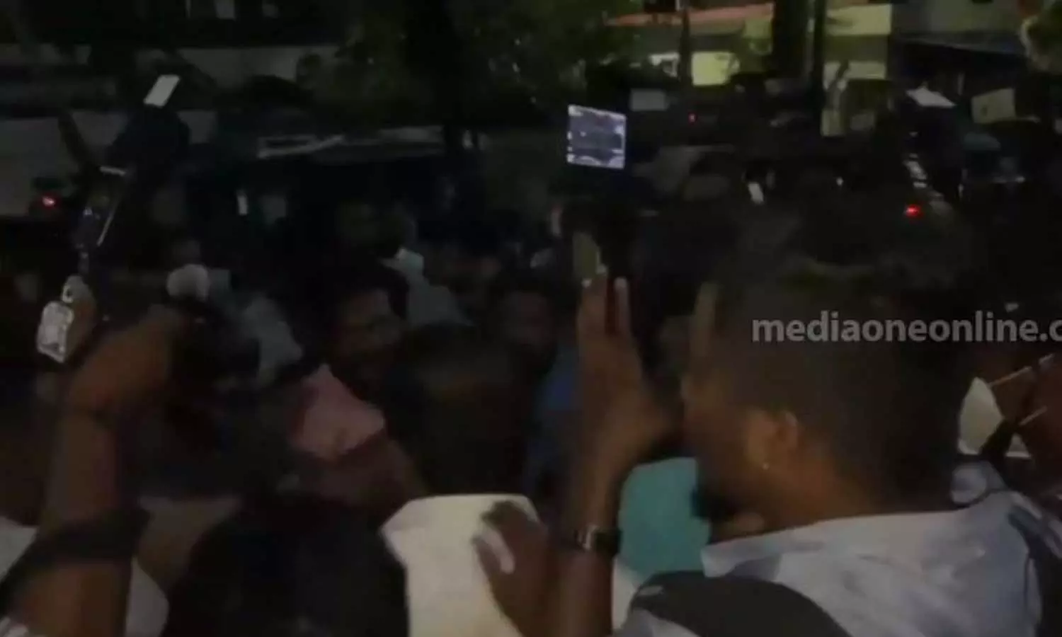 മാധ്യമപ്രവർത്തകരെ ആക്രമിച്ച സംഭവം; ബി.ജെ.പി പ്രവർത്തകർക്കെതിരെ കേസ്