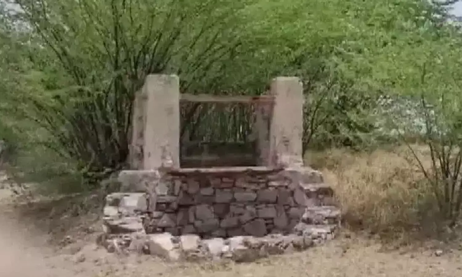 രണ്ടു ഗർഭിണികളടക്കം അഞ്ചുപേർ കിണറ്റിൽ മരിച്ച നിലയിൽ; ദുരൂഹത രണ്ടു ഗർഭിണികളടക്കം അഞ്ചുപേർ കിണറ്റിൽ മരിച്ച നിലയിൽ; ദുരൂഹത