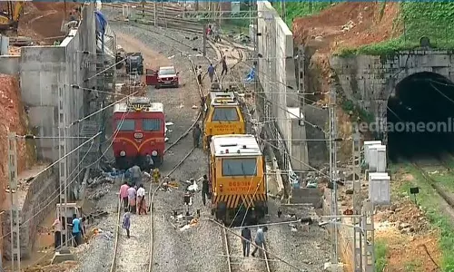 ഏറ്റുമാനൂർ - ചിങ്ങവനം പാത ഇരട്ടിപ്പിക്കൽ; ഗതാഗത നിയന്ത്രണം രണ്ട് ദിവസം കൂടി തുടരും ഏറ്റുമാനൂർ - ചിങ്ങവനം പാത ഇരട്ടിപ്പിക്കൽ; ഗതാഗത നിയന്ത്രണം രണ്ട് ദിവസം കൂടി തുടരും