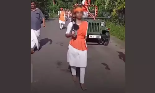 തിരുവനന്തപുരത്ത് വാളേന്തി വി.എച്ച്.പിയുടെ ദുർഗവാഹിനി പഥസഞ്ചലനം; പൊലീസ് കേസെടുത്തില്ല