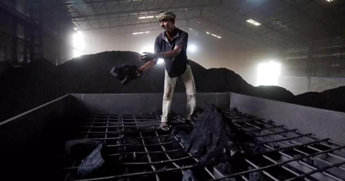 ഇന്ത്യയില് കൽക്കരി ഇറക്കുമതിക്കൊരുങ്ങി കേന്ദ്രം ഇന്ത്യയില് കൽക്കരി ഇറക്കുമതിക്കൊരുങ്ങി കേന്ദ്രം