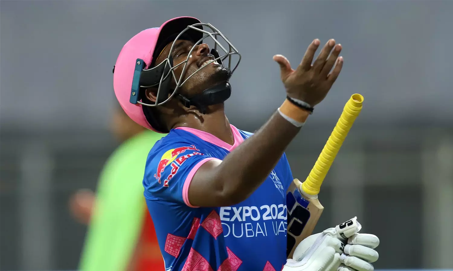 പതിവ് തെറ്റിച്ചില്ല; നിർണായക മത്സരത്തിൽ വിക്കറ്റ് വലിച്ചെറിഞ്ഞ് സഞ്ജു പതിവ് തെറ്റിച്ചില്ല; നിർണായക മത്സരത്തിൽ വിക്കറ്റ് വലിച്ചെറിഞ്ഞ് സഞ്ജു