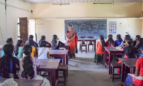 സ്കൂൾ തുറക്കാൻ ദിവസങ്ങൾ മാത്രം ബാക്കി; ഇഴഞ്ഞു നീങ്ങി അധ്യാപക നിയമനം സ്കൂൾ തുറക്കാൻ ദിവസങ്ങൾ മാത്രം ബാക്കി; ഇഴഞ്ഞു നീങ്ങി അധ്യാപക നിയമനം