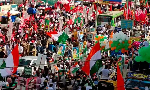 ഇളക്കി മറിച്ച് കൊട്ടിക്കലാശം; തൃക്കാക്കരയിൽ പരസ്യപ്രചാരണം അവസാനിച്ചു