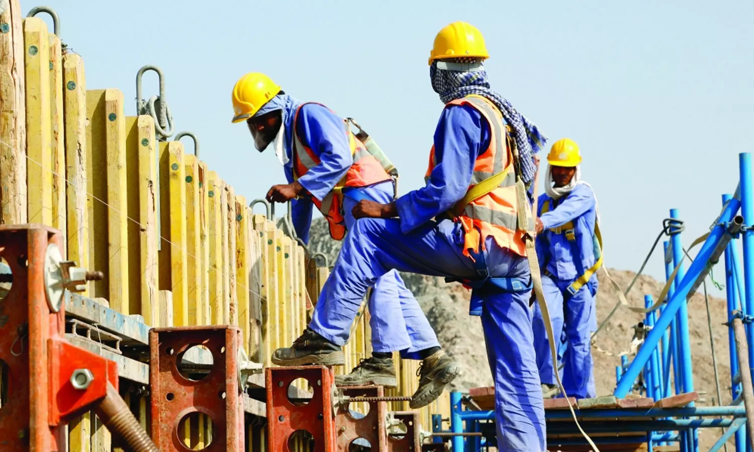 വേനൽ ചൂട്; ഒമാനിൽ മധ്യാന വിശ്രമവേള ബുധനഴ്ച്ച മുതൽ പ്രാബല്യത്തിൽ- നിയമം ലംഘിച്ചാൽ തടവും പിഴയും വേനൽ ചൂട്; ഒമാനിൽ മധ്യാന വിശ്രമവേള ബുധനഴ്ച്ച മുതൽ പ്രാബല്യത്തിൽ- നിയമം ലംഘിച്ചാൽ തടവും പിഴയും