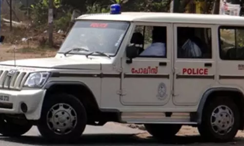 താമരശ്ശേരിയില് പ്രവാസി യുവാവിനെ സ്വർണ്ണക്കടത്ത് സംഘം തട്ടിക്കൊണ്ട് പോയതായി പരാതി താമരശ്ശേരിയില് പ്രവാസി യുവാവിനെ സ്വർണ്ണക്കടത്ത് സംഘം തട്ടിക്കൊണ്ട് പോയതായി പരാതി