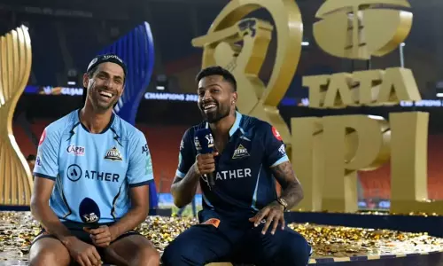 പരിശീലകനായും ടീമംഗമായും കിരീടനേട്ടം; ഐ.പി.എല്ലില്‍ മുത്തമിടുന്ന ആദ്യ ഇന്ത്യന്‍ പരിശീലകന്‍... ചരിത്രനേട്ടവുമായി ആശിഷ് നെഹ്റ