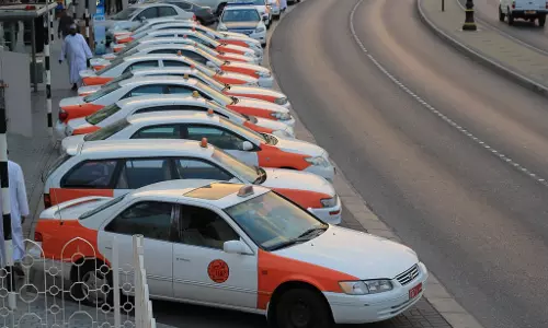 ഒമാനിലെ നിരത്തുകള് ഓണ്ലൈന് ടാക്സികള് കൈയടക്കുന്നു ഒമാനിലെ നിരത്തുകള് ഓണ്ലൈന് ടാക്സികള് കൈയടക്കുന്നു