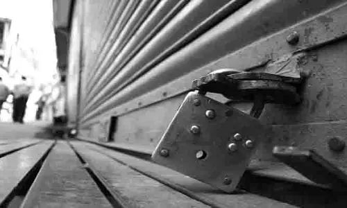 കോഴിക്കോട് പാളയത്ത് വ്യാപാരികളുടെ ഹർത്താൽ