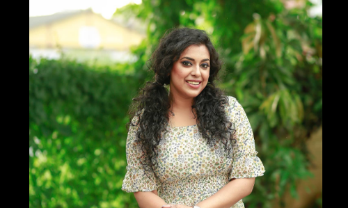 തടിയുള്ള പെണ്ണുങ്ങളെയും ആണുങ്ങളെയും എന്തുകൊണ്ടാണ് ആരും സുന്ദരികളെന്നും സുന്ദരന്മാരെന്നും വിളിക്കാത്തത്; ബോഡി ഷേമിംഗിനെക്കുറിച്ച് നടി ജ്യൂവല്‍ മേരി