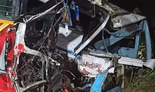 കൊല്ലത്ത് കെ.എസ്.ആര്‍.ടി.സി ബസ്സും ടൂറിസ്റ്റ് ബസ്സും കൂട്ടിയിടിച്ച് അപകടം