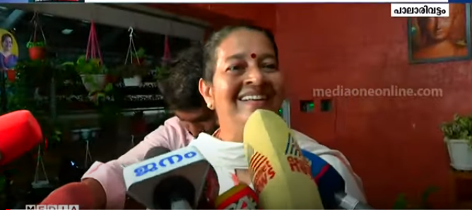 എന്നത്തെയും പോലെ എന്‍റെ പി.ടിയുടെ അടുത്തുപോയാണ് ആദ്യം പ്രാര്‍ഥിച്ചത്: ഉമ തോമസ്