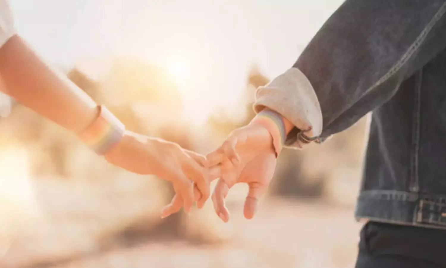 ലെസ്ബിയൻ പങ്കാളിയെ തട്ടിക്കൊണ്ടുപോയെന്ന് ഹേബിയസ് കോർപ്പസ്; ഇരുവർക്കും ഒരുമിച്ച് ജീവിക്കാമെന്ന് കോടതി ലെസ്ബിയൻ പങ്കാളിയെ തട്ടിക്കൊണ്ടുപോയെന്ന് ഹേബിയസ് കോർപ്പസ്; ഇരുവർക്കും ഒരുമിച്ച് ജീവിക്കാമെന്ന് കോടതി