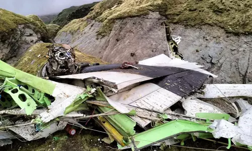 വേര്പിരിഞ്ഞെങ്കിലും മക്കള്ക്കായി ഒരുമിച്ച് യാത്ര; നേപ്പാള് വിമാന ദുരന്തത്തില് കണ്ണീരോര്മയായി ആ കുടുംബം വേര്പിരിഞ്ഞെങ്കിലും മക്കള്ക്കായി ഒരുമിച്ച് യാത്ര; നേപ്പാള് വിമാന ദുരന്തത്തില് കണ്ണീരോര്മയായി ആ കുടുംബം