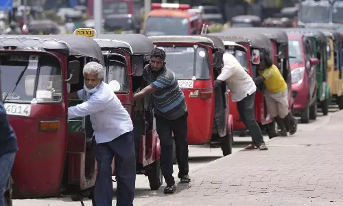 ഇന്ധനത്തിനായി 500 മില്യൺ ഡോളർ വേണം; ഇന്ത്യയോട് വായ്പ തേടി ശ്രീലങ്ക