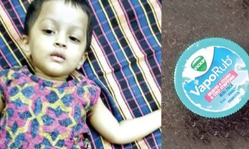 വിക്‌സ് ഡപ്പി തൊണ്ടയിൽ കുരുങ്ങി അബോധാവസ്ഥയിലായ കുഞ്ഞിനെ അത്ഭുതകരമായി രക്ഷപ്പെടുത്തി