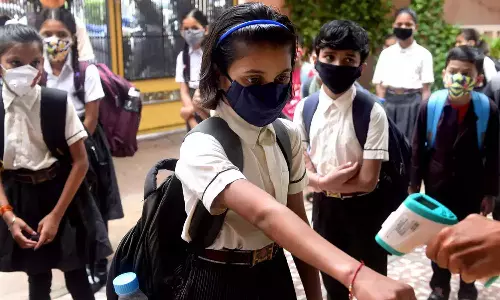 സന്തോഷത്തോടെ സ്‌കൂളിലേക്ക് മടങ്ങാം ആരോഗ്യത്തോടെ പഠിക്കാം; മറക്കരുത് മാസ്‌കാണ് മുഖ്യം