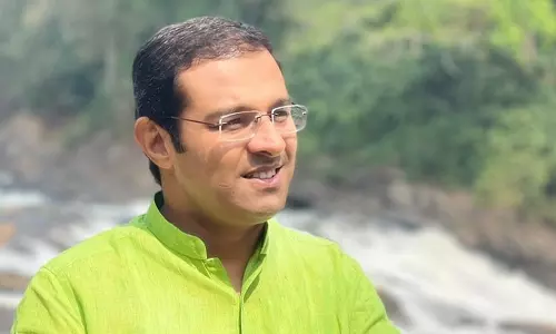 ജനാധിപത്യത്തെക്കുറിച്ച് ക്ലാസെടുക്കാൻ വന്നവരുടെ അനുയായിയാണ് കള്ളവോട്ടിന് പിടിയിലായ ഡി.വൈ.എഫ്.ഐ നേതാവ്- റോജി എം. ജോൺ