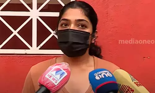 അഞ്ചുകൊല്ലമായി അതിജീവിതയ്ക്കൊപ്പം നിന്നവരാണ് സർക്കാറും മുഖ്യമന്ത്രിയും- റിമ കല്ലിങ്കൽ അഞ്ചുകൊല്ലമായി അതിജീവിതയ്ക്കൊപ്പം നിന്നവരാണ് സർക്കാറും മുഖ്യമന്ത്രിയും- റിമ കല്ലിങ്കൽ