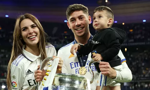 അയാളെ മാർക്ക് ചെയ്യുന്നതിനേക്കാൾ പ്രയാസമാണ് എന്റെ മോനെ നോക്കാൻ; ലിവർപൂൾ താരത്തെ ട്രോളി റയൽ താരം വൽവെർദെ