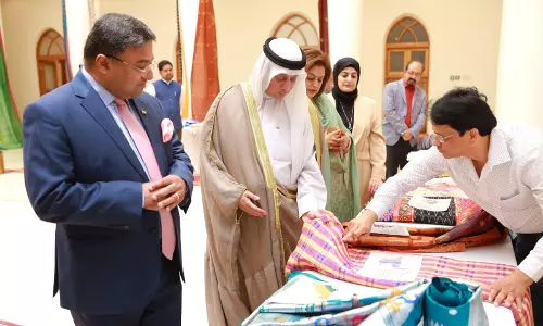കുവൈത്തില്‍ ഇന്ത്യന്‍ എംബസി കൈത്തറി വസ്ത്രങ്ങളുടെ പ്രദര്‍ശനം സംഘടിപ്പിച്ചു