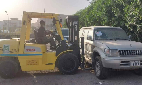 ഉപേക്ഷിച്ച നിലയില് പാര്ക്ക് ചെയ്ത വാഹനങ്ങള് മുനിസിപ്പാലിറ്റി നീക്കം ചെയ്തു ഉപേക്ഷിച്ച നിലയില് പാര്ക്ക് ചെയ്ത വാഹനങ്ങള് മുനിസിപ്പാലിറ്റി നീക്കം ചെയ്തു